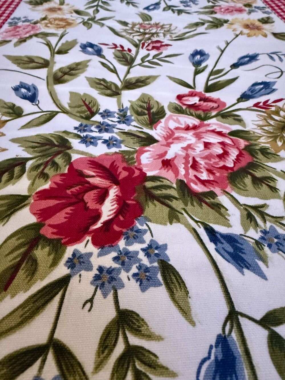 Floral Cabbage Roses Table Runner - Picture 3 of 6